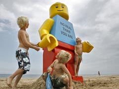 Lego-man высадился на английском пляже
