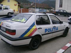 Полицейский автомобиль на улице Брашова