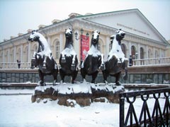 Отменили Салон изящных искусств