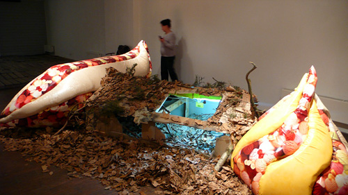 Ирина Корина. Без названия (Инсталляция на выставке «Вторжение — отторжение»). 2008 