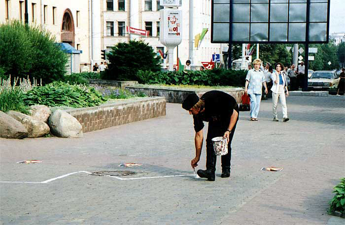 Александр Пушкин. Солдат удачи. Перформанс. Площадь независимости, Минск. 2002