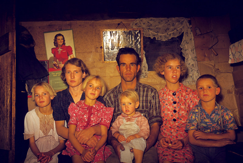 Расселл Ли. Фермер Джек Уинери со своей семьей, Пай Таун, Нью-Мексико. 1940