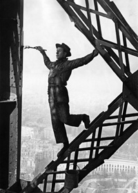 Марк Рибу. Маляр на Эйфелевой башне. 1953