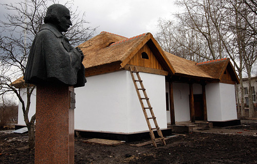 Дом семьи Н.В. Гоголя в родовом имении Васильевке (ныне Гоголево)