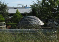 Космический корабль из «Полета навигатора» на задворках студии Disney в Голливуде. 2008