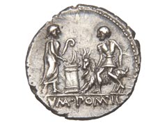 Царь Нума Помпилий (слева) с литуусом. Денарий 97 года до н.э.