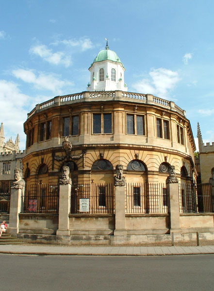 Опера по Льюису в Оксфорде