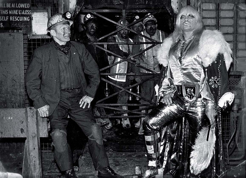 От одной революции к другой. Известный рестлер «Exotic» (Эдрин Стрит) и его отец-шахтер. 1973. Южный Уэльс - Dennis Hutchinson