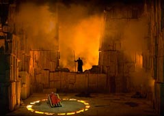 Заключительная сцена из оперы Вагнера «Валькирия» на сцене Байрейтского театра
