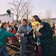 Клаус Ленартц. Падение Берлинской стены 11 ноября 1989 западные и восточные немцы приветствуют друг друга
