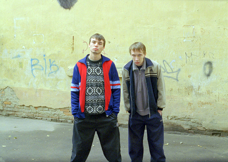 Илья Щербинин (справа) в новелле «Позор»