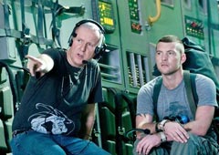 Джеймс Камерон и Сэм Уортингтон, исполнитель роли парализованного отставного пехотинца, перевоплощающегося в трехметрового инопланетянина