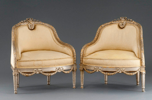 Два кресла из гарнитура Серебряной гостиной Зимнего дворца. Сняты с торгов Bukowskis в мае 2009