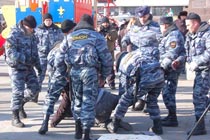 Бойцы «Зубра» за работой. Владивосток, 21 декабря 2008 года