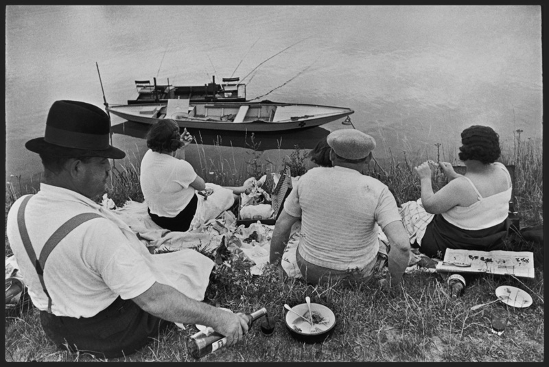 Анри Картье-Брессон. Воскресенье на берегу реки Марны, Франция. 1938 