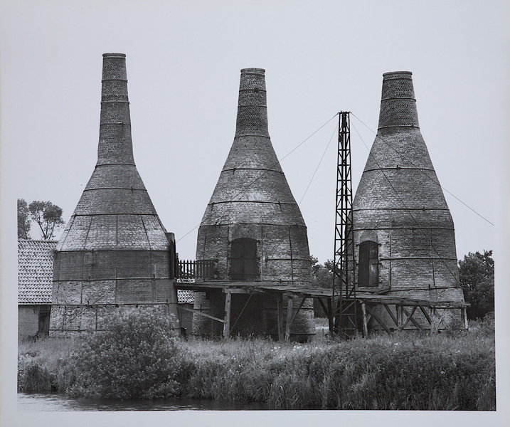Бернд и Хилла Бехер. Печь для обжига известняка. Меппел, Нидерланды, 1968 