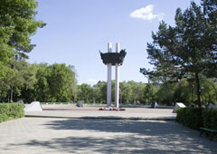 Центральная площадь мемориала «Салют, Победа!» в Оренбурге