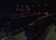 Зал кинотеатра перед сеансом «Утомленных солнцем – 2». 23 апреля 2010 года