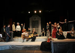 Сцена из спектакля «Два вечера в веселом доме» в постановке Григория Козлова