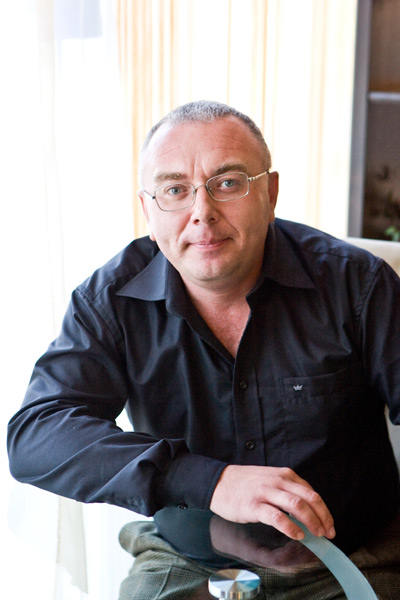 Павел Лобков: «Мне, честно говоря, осточертело мотаться с лопатой по чужим домам»