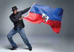 Уайклеф Джин с флагом Гаити