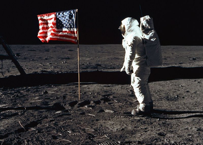 Телевидение НАСА получит американскую премию «Эмми» — телевизионный аналог «Оскара». Награда присуждается за съемку высадки первого человека на Луне в 1969 году.