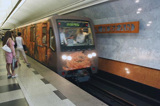 В Московском метро будет ходить поезд, украшенный репродукциями произведений из Картинного зала Русского музея в Санкт-Петербурге.