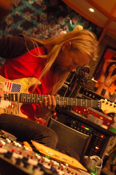 Джерри Кантрелл в студии Alice In Chains. 2009