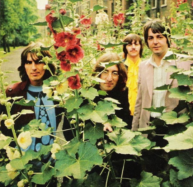 В интернете появилась неизвестная версия песни Beatles «Revolution 1». Композиция, которую можно послушать на YouTube, на семь минут длиннее, чем ее версия, вошедшая на «White Album».