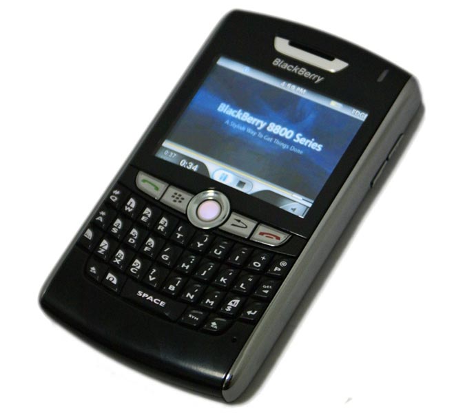 До конца апреля в России начнутся продажи смартфонов BlackBerry на массовом рынке. До сих пор BlackBerry продавали только корпоративным пользователям.