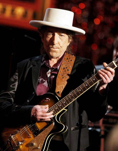 Боб Дилан, не так давно все-таки добравшийся до России, не смог выступить в Китае. Местные власти запретили его концерты без объяснения причин.