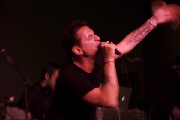 Группа Depeche Mode отменила выступления в Афинах. Это произошло после того, как ее солист Дэвид Гэхан был доставлен в больницу.