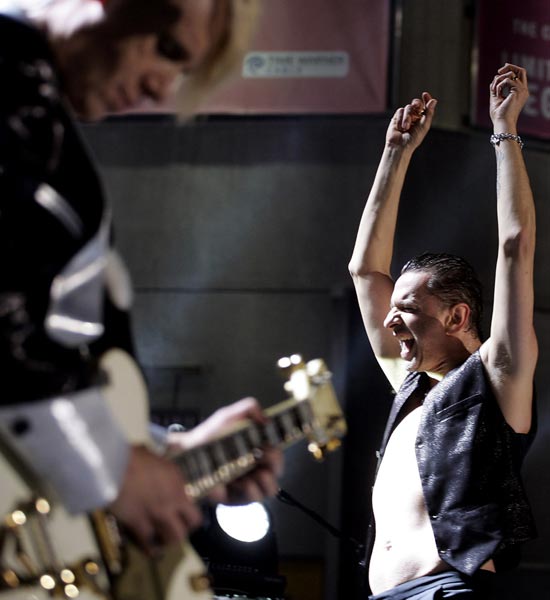 В понедельник Depeche Mode возобновили мировое турне, прерванное в середине мая из-за болезни фронтмена группы Дэвида Гэхана.