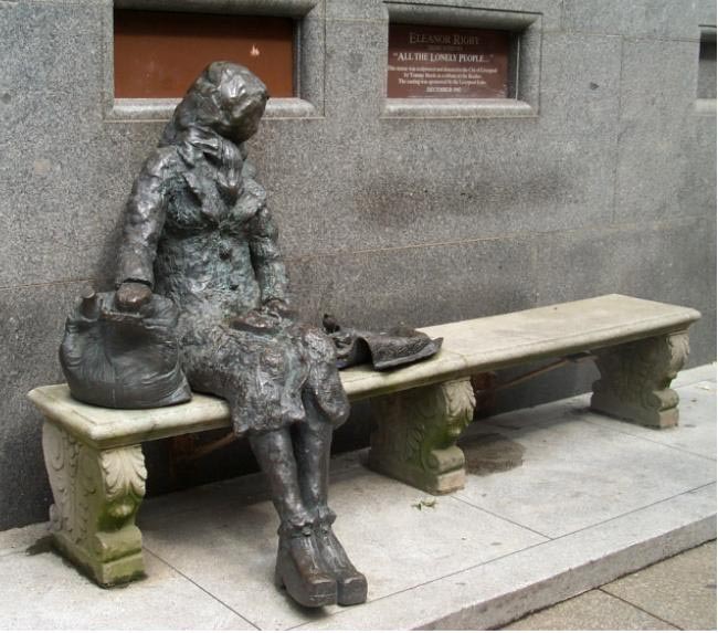 Памятник Элеанор Ригби в Ливерпуле