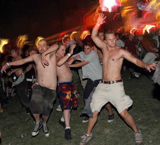 Поклонники группы Rage Against The Machine на фестивале Coachella в Калифорнии. Апрель 2007 года - Branimir Kvartuc