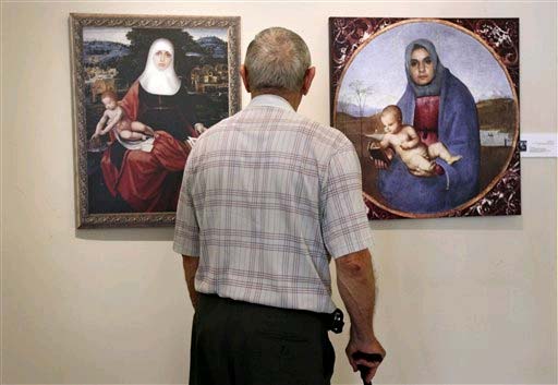 В Израиле со скандалом закрыта художественная выставка, на которой экспонировались изображения Девы Марии в виде мусульманской террористки-смертницы.