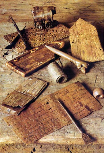 Берестяные грамоты, церы, писала, найденные на раскопках в Великом Новгороде