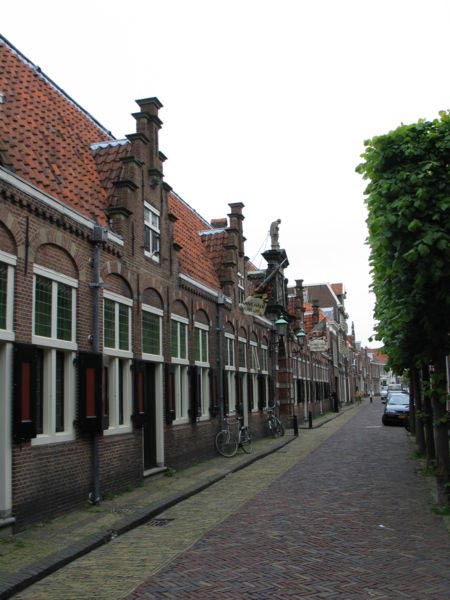Голландская полиция нашла пять картин «малых голландцев», украденных в 2002 году из Музея Франса Хальса в Амстердаме.