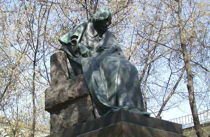 Николай Андреев. Памятник Н.В.Гоголю на Никитском бульваре в Москве. 1904-09
