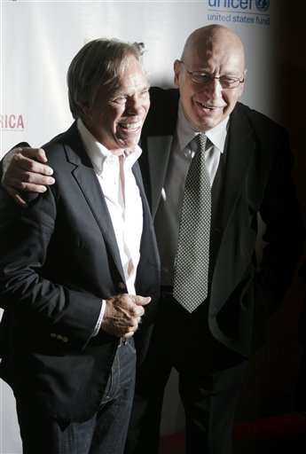 Томми Хилфигер и Джордж Лоис на презентации своей книги в Нью-Йоркском музее современного искусства. 2007