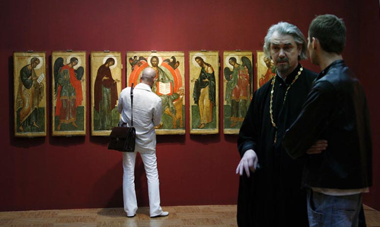 Правительство Владимира Путина активно работает над законом о церковной реституции. Закон позволит религиозным организациям вернуть себе храмы и предметы, хранящиеся в музеях.