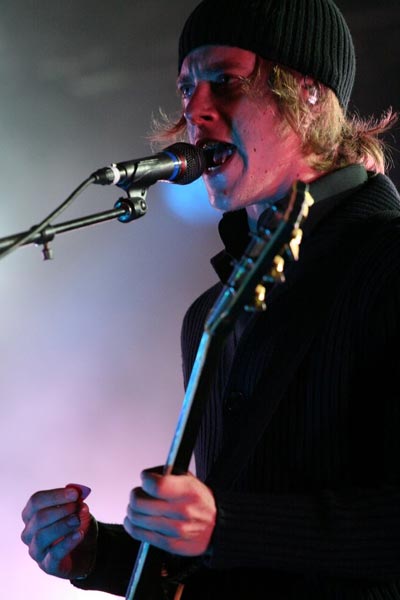 Пол Бэнкс, вокалист и гитарист нью-йоркской рок-группы Interpol, работает над сольным альбомом. Релиз диска «Skyscraper» запланирован на 4 августа.