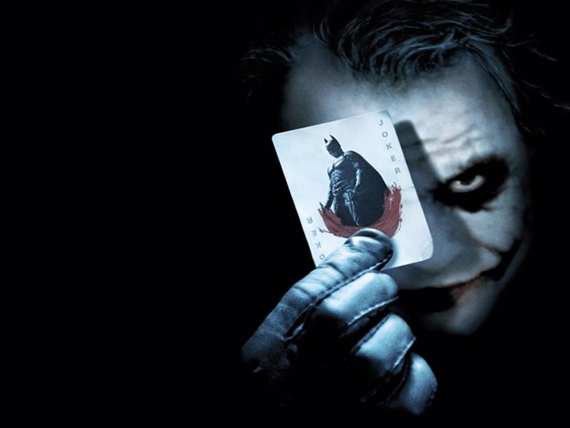 Злодей Джокер, которого Хит Леджер сыграл в фильме Кристофера Нолана «Темный рыцарь», может появиться в новых сериях кинокомикса про Бэтмена, несмотря на то, что исполнитель этой роли погиб. Об этом заявил Чарльз Роуэн, продюсер «Темного рыцаря».