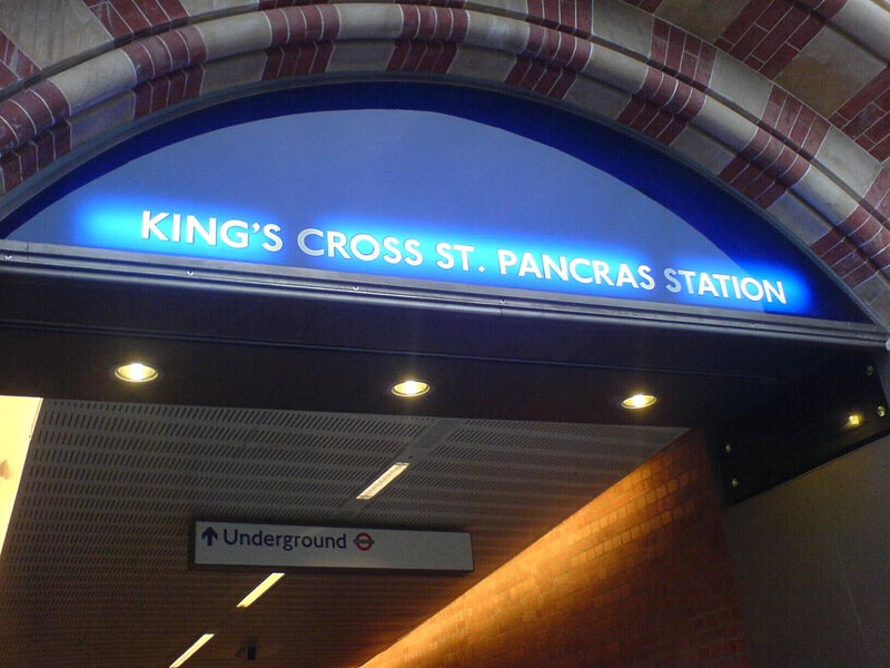 Йоко Оно и поэт Джеки Кей вошли в число судей конкурса Twitter-хайку, который проводится на этой неделе на станциях лондонского метро «Кингс Кросс» и «Сент-Панкрас».