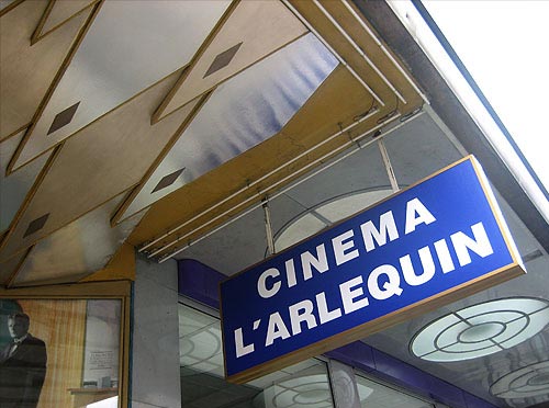 Шестая неделя российского кино «Взгляды из России» открывается сегодня в Париже. До 18 ноября в кинотеатре «Арлекин» можно будет увидеть 12 российских фильмов, выпущенных в 2008 году.