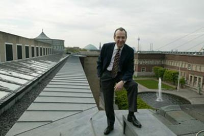 Жан-Юбер Мартен на крыше Дюссельдорфского дворца искусств. 2000 - Bernd Ahrens