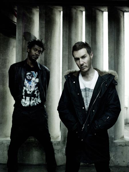 После долгого молчания классики трип-хопа Massive Attack фонтанируют музыкой. Группа обещает выпустить новый EP всего через пару месяцев после выхода полнометражного альбома.