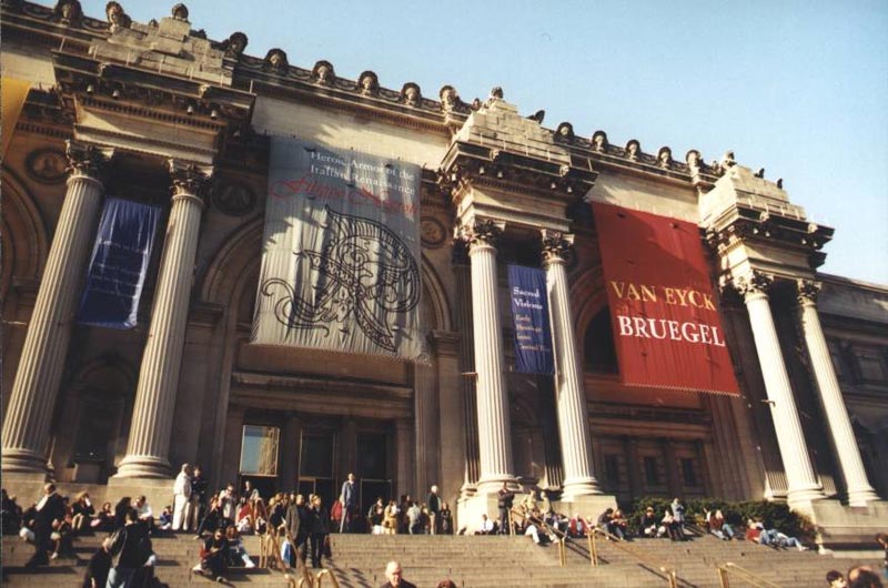 Девятым директором нью-йоркского музея искусств Метрополитен стал его куратор Томас Кэмпбелл. Кэмпбелл займет свой пост с 1 января 2009 года.