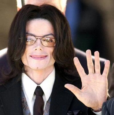 Представители Майкла Джексона сообщили, что певец достиг «принципиального соглашения» с шейхом Бахрейна Абдуллой бен Хамадом аль-Халифой, который отзовет свой иск на $7 млн, поданный против Джексона.