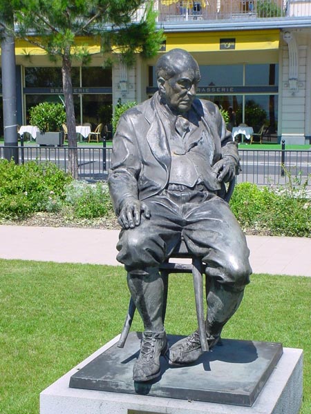 Памятник Владимиру Набокову в городе Монтрё